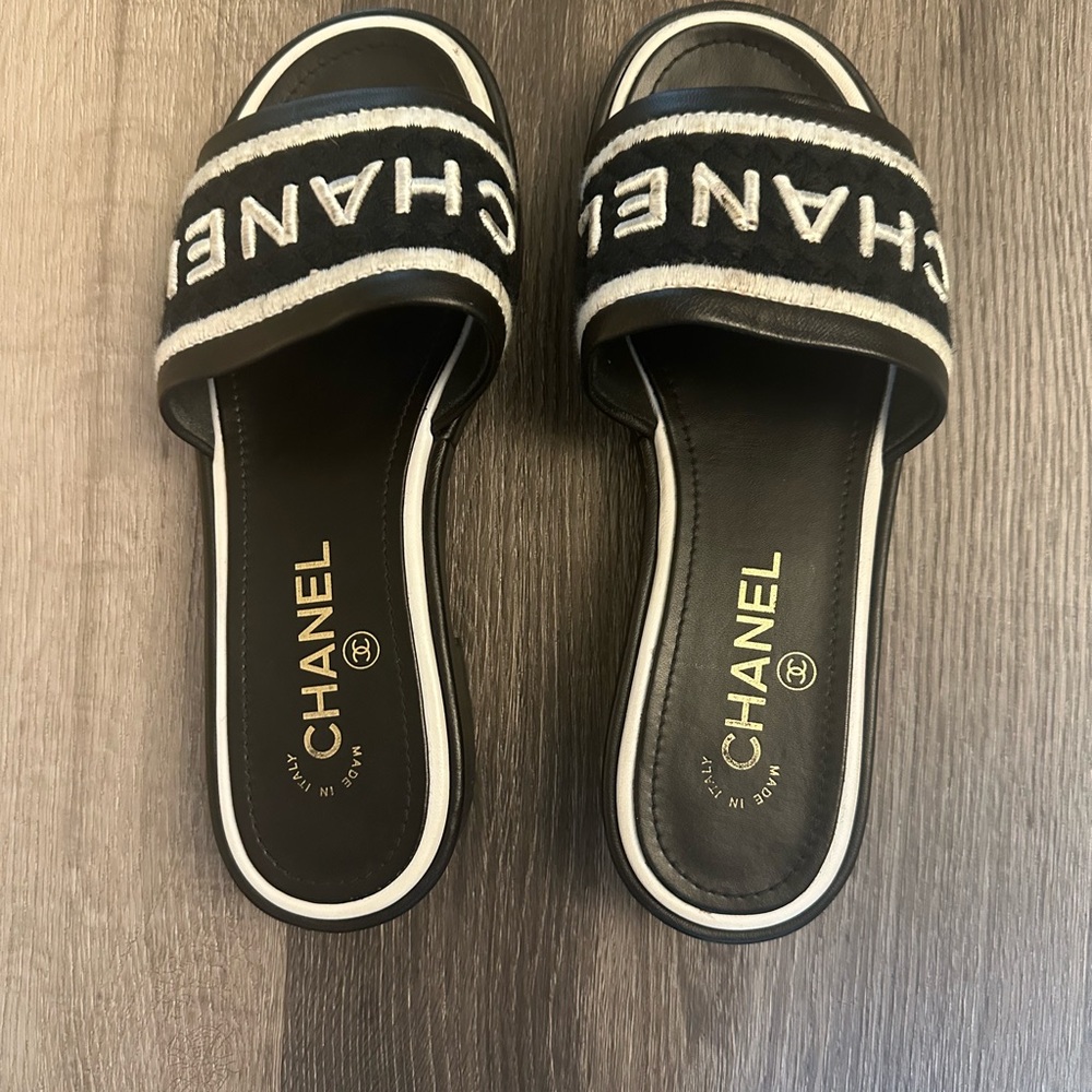 CHANEL Black and White mules